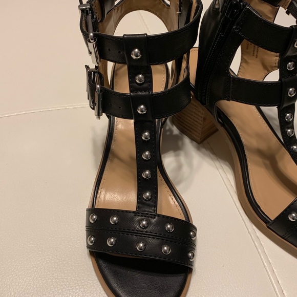 Express heeled black leather sandals. Size 6. - Picture 6 of 8